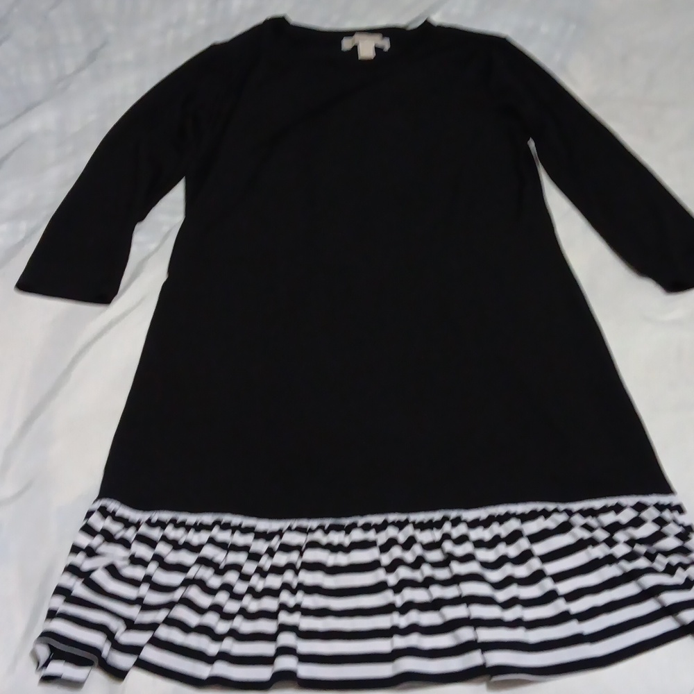 Michael Kors size xs color black and white.